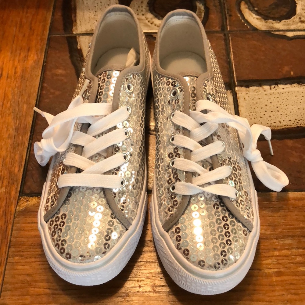 NWOB Balera silver sneakers